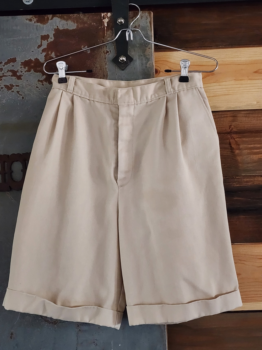 Vintage Cheryl Tiegs  High-Waist Beige Women's Bermuda Shorts